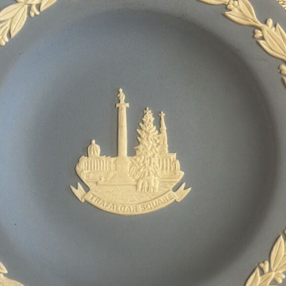 Wedgewood Jasperware Trafalgar Square Small Plate - Picture 4 of 5